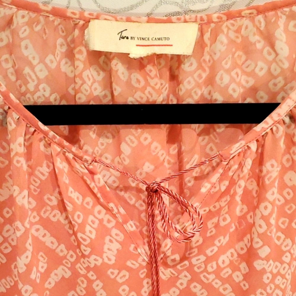 💥3 for $20💥Vince Camuto sheer top